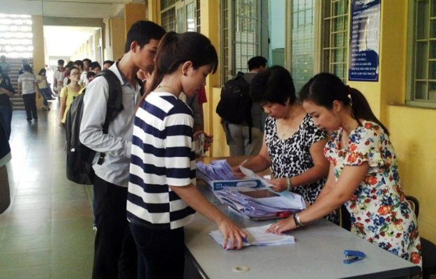 Quay cuồng rút - nộp hồ sơ đăng ký xét tuyển đại học, cao đẳng